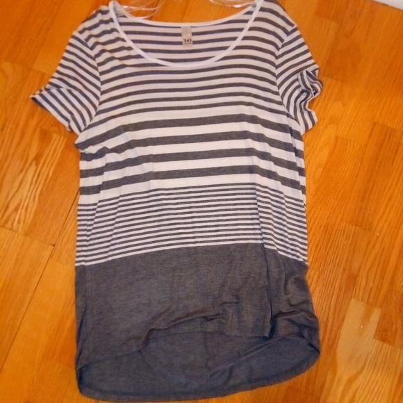 Top - Picture 2 of 3